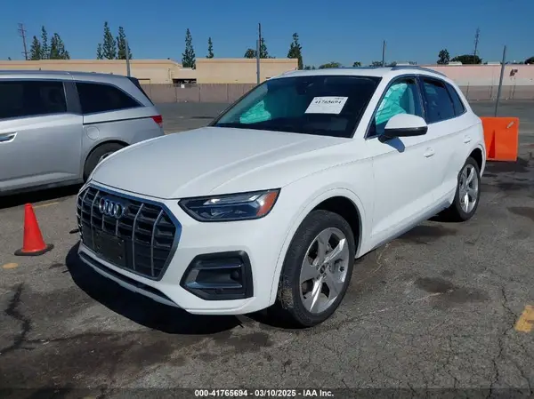 WA1BAAFY0M2069445 2021 AUDI Q5 - Image 2