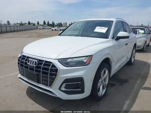 WA1BAAFY0M2069879 2021 AUDI Q5 - Image 2