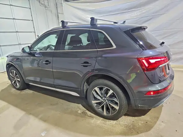 WA1BAAFY0M2072054 2021 AUDI Q5 - Image 2