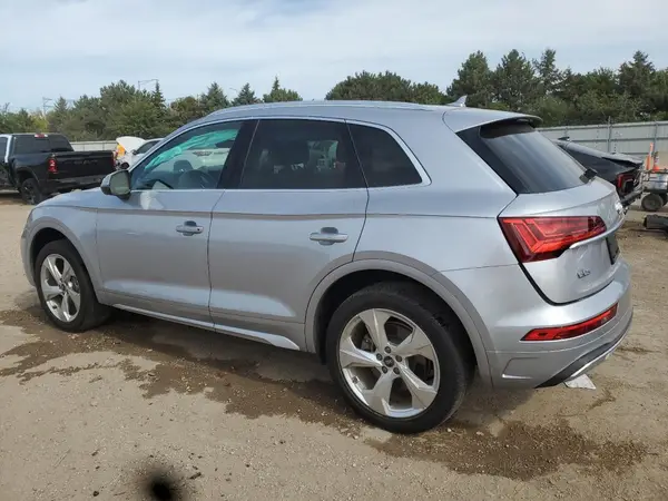 WA1BAAFY0M2082776 2021 AUDI Q5 - Image 2