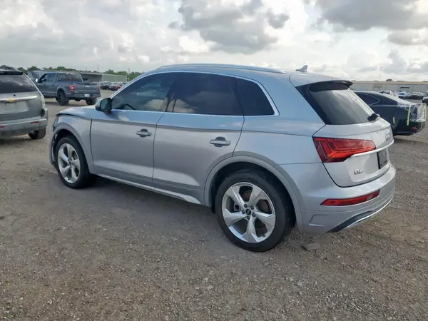 WA1BAAFY0M2090649 2021 AUDI Q5 - Image 2