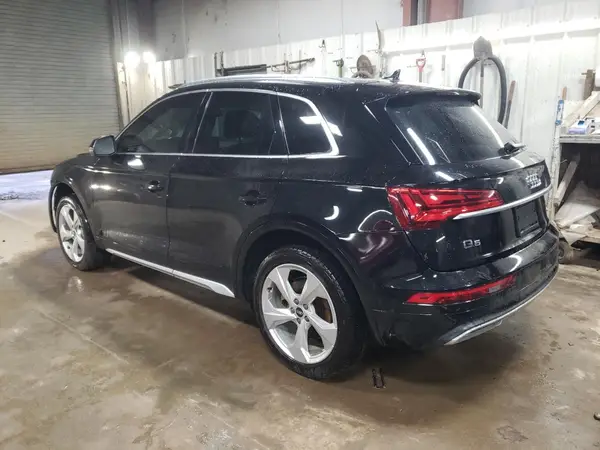 WA1BAAFY0M2110494 2021 AUDI Q5 - Image 2