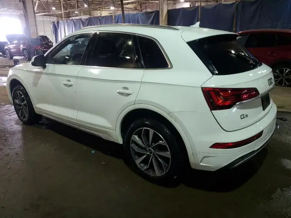 WA1BAAFY0M2125917 2021 AUDI Q5 - Image 2