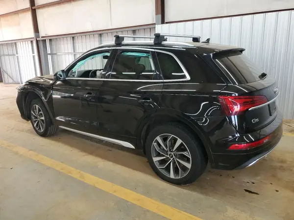 WA1BAAFY0M2125996 2021 AUDI Q5 - Image 2