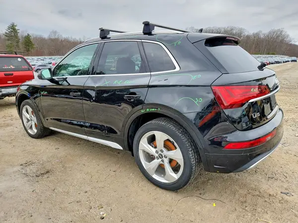 WA1BAAFY0M2126467 2021 AUDI Q5 - Image 2