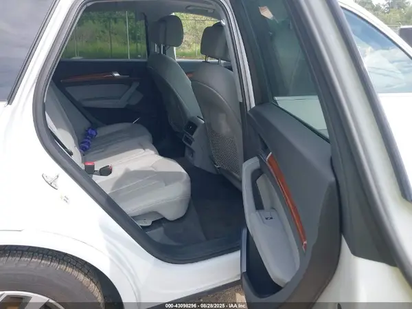 WA1BAAFY0M2127179 2021 AUDI Q5 - Image 8