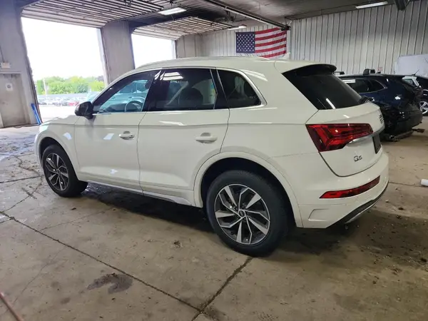 WA1BAAFY0M2130146 2021 AUDI Q5 - Image 2