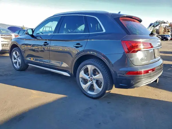 WA1BAAFY1M2040021 2021 AUDI Q5 - Image 2