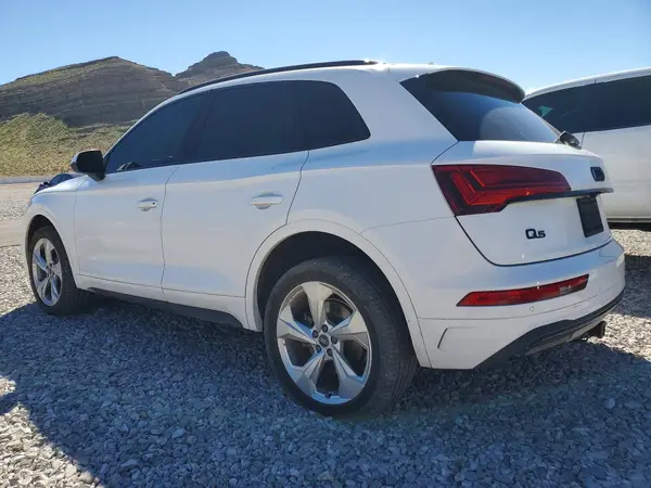 WA1BAAFY1M2066781 2021 AUDI Q5 - Image 2