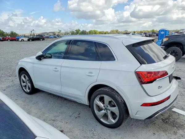 WA1BAAFY1M2082110 2021 AUDI Q5 - Image 2