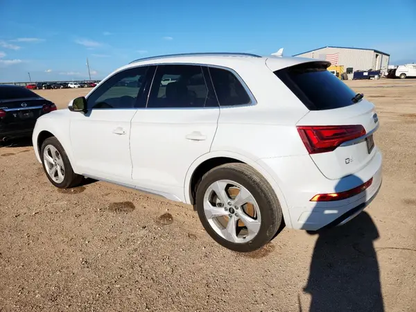 WA1BAAFY1M2104980 2021 AUDI Q5 - Image 2