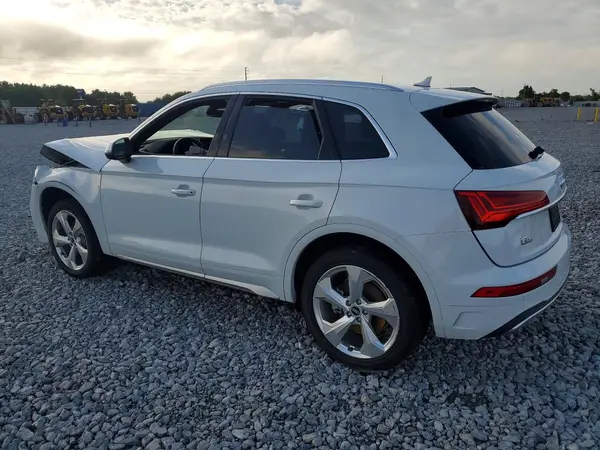 WA1BAAFY1M2115624 2021 AUDI Q5 - Image 2