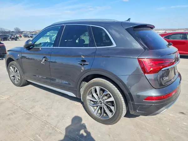 WA1BAAFY1M2118880 2021 AUDI Q5 - Image 2