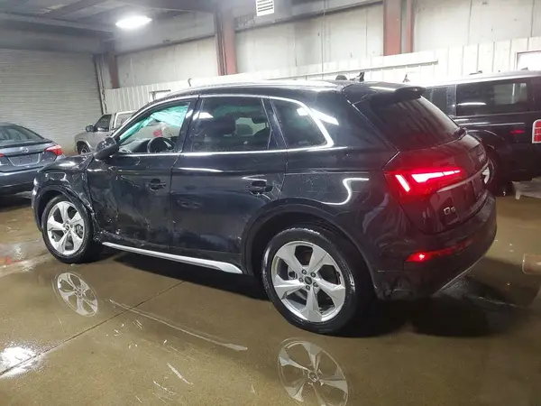 WA1BAAFY2M2005147 2021 AUDI Q5 - Image 2
