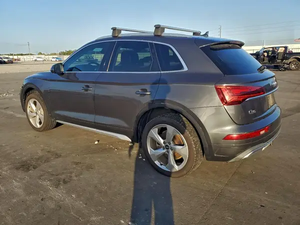 WA1BAAFY2M2027598 2021 AUDI Q5 - Image 2