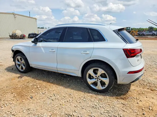 WA1BAAFY2M2030985 2021 AUDI Q5 - Image 2