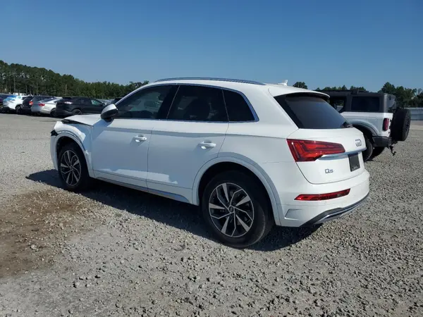 WA1BAAFY2M2069060 2021 AUDI Q5 - Image 2
