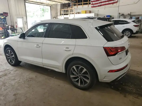 WA1BAAFY2M2085632 2021 AUDI Q5 - Image 2