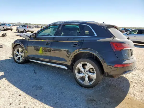 WA1BAAFY2M2087218 2021 AUDI Q5 - Image 2