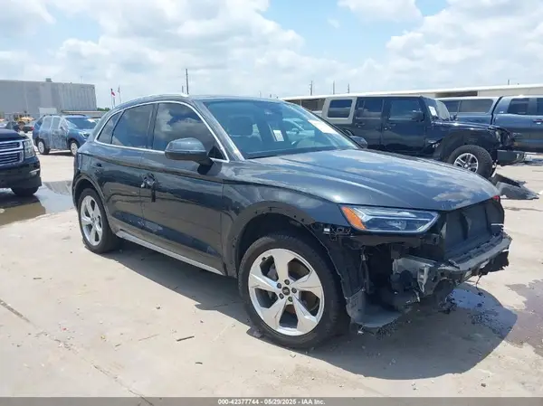 WA1BAAFY2M2092466 2021 AUDI Q5 - Image 1