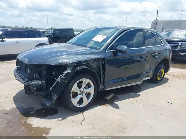 WA1BAAFY2M2092466 2021 AUDI Q5 - Image 2