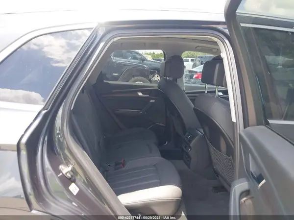 WA1BAAFY2M2092466 2021 AUDI Q5 - Image 8