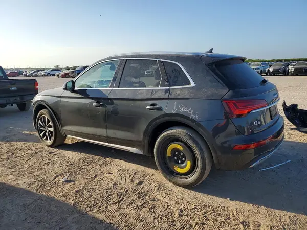 WA1BAAFY2M2098025 2021 AUDI Q5 - Image 2