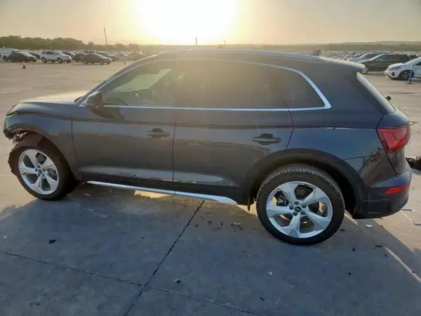 WA1BAAFY2M2118077 2021 AUDI Q5 - Image 2
