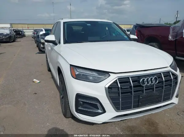 WA1BAAFY2M2124140 2021 AUDI Q5 - Image 1