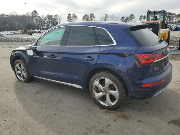WA1BAAFY2M2127930 2021 AUDI Q5 - Image 2