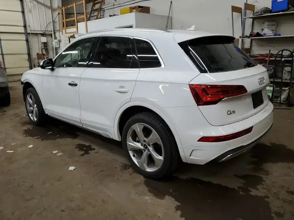 WA1BAAFY2M2130570 2021 AUDI Q5 - Image 2