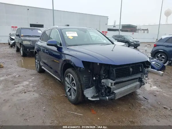 WA1BAAFY3M2037587 2021 AUDI Q5 - Image 1