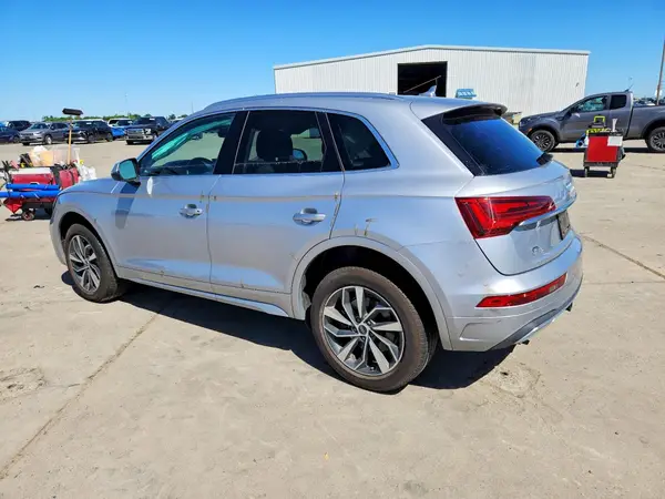 WA1BAAFY3M2045009 2021 AUDI Q5 - Image 2