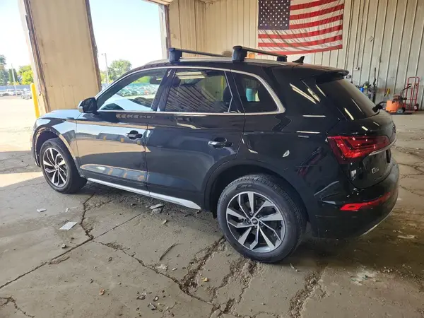 WA1BAAFY3M2056236 2021 AUDI Q5 - Image 2