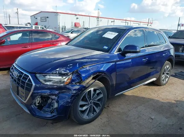WA1BAAFY3M2057905 2021 AUDI Q5 - Image 2