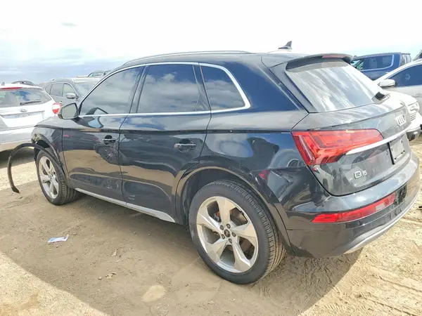 WA1BAAFY3M2058925 2021 AUDI Q5 - Image 2
