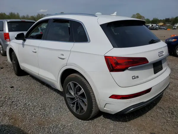 WA1BAAFY3M2067141 2021 AUDI Q5 - Image 2