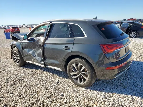 WA1BAAFY3M2067365 2021 AUDI Q5 - Image 2