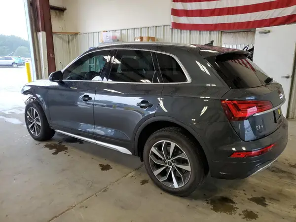 WA1BAAFY3M2070041 2021 AUDI Q5 - Image 2