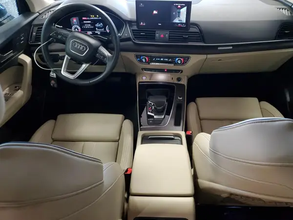 WA1BAAFY3M2070041 2021 AUDI Q5 - Image 8
