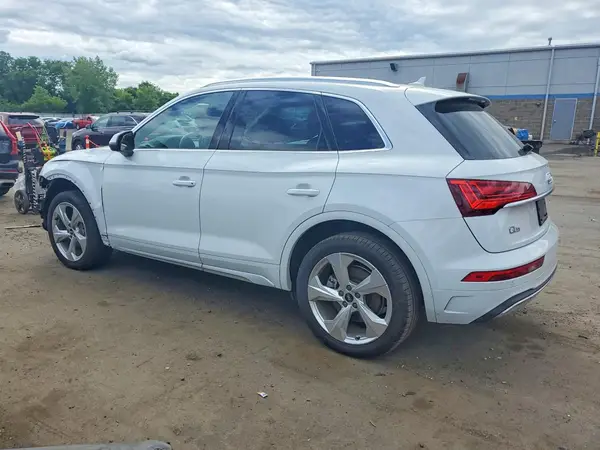 WA1BAAFY3M2090774 2021 AUDI Q5 - Image 2