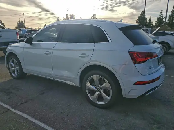 WA1BAAFY3M2099782 2021 AUDI Q5 - Image 2