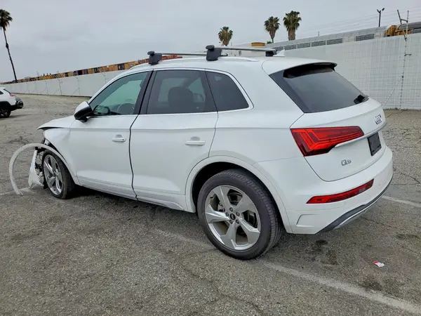 WA1BAAFY3M2105600 2021 AUDI Q5 - Image 2