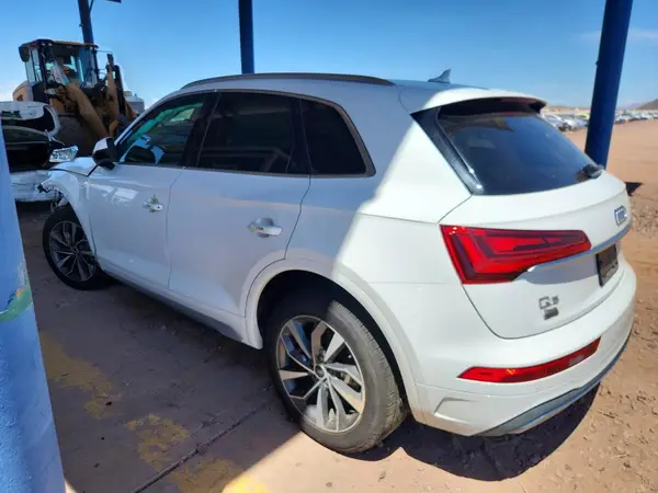 WA1BAAFY3M2105726 2021 AUDI Q5 - Image 2