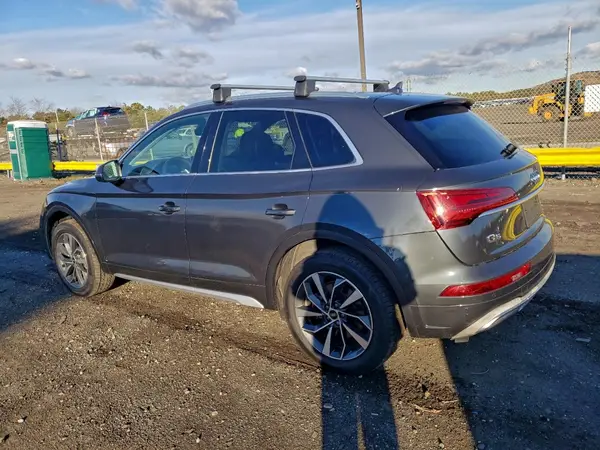 WA1BAAFY3M2107251 2021 AUDI Q5 - Image 2