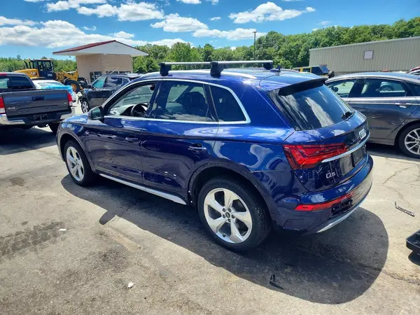 WA1BAAFY3M2113406 2021 AUDI Q5 - Image 2
