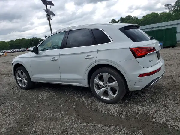 WA1BAAFY4M2038957 2021 AUDI Q5 - Image 2
