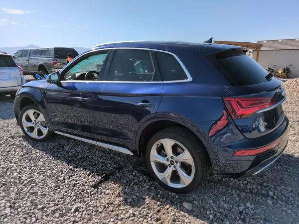 WA1BAAFY4M2045522 2021 AUDI Q5 - Image 2