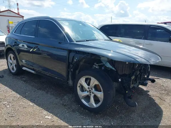 WA1BAAFY4M2062482 2021 AUDI Q5 - Image 1
