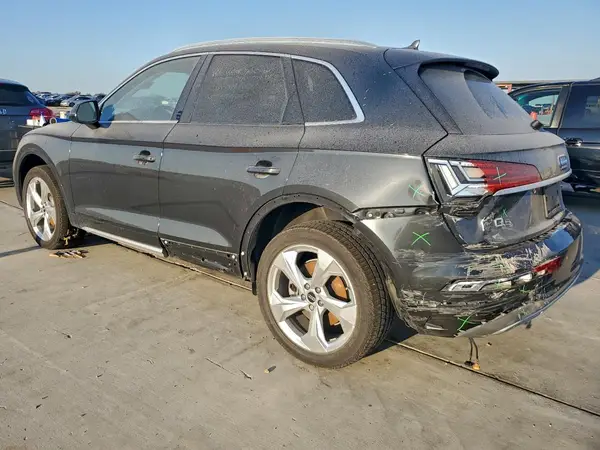 WA1BAAFY4M2095630 2021 AUDI Q5 - Image 2